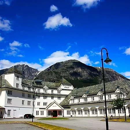 Hotel Voringfoss 3*